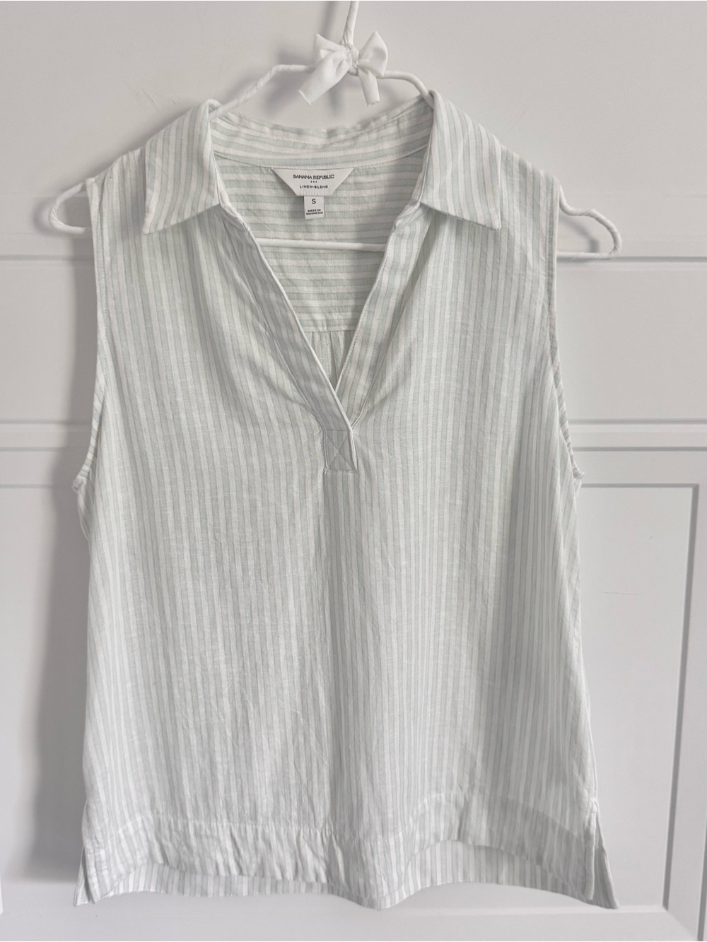 Banana Republic Mint and White Striped Sleeveless Linen-Blend Collared Shirt, S